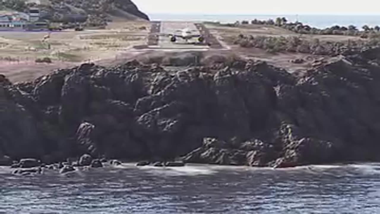 Pilots are pushed to the limit in impossible takeoff on Saba Island.