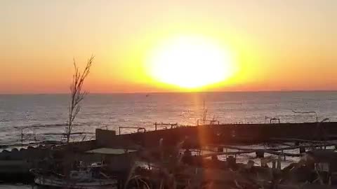 Video of the sun rising in the sea