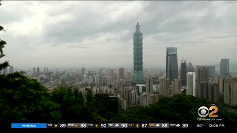 Pelosi touches down in Taiwan