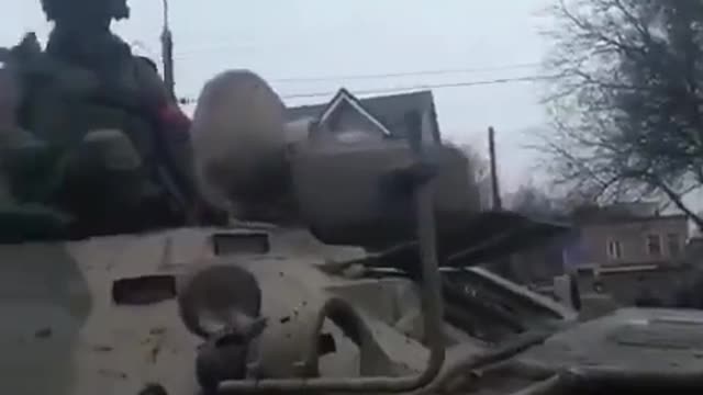 Russian soldiers continue to get a warm welcome in Ukraine