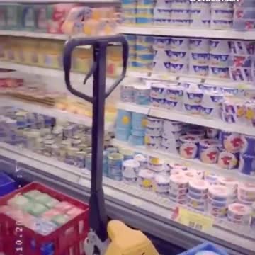 Largest Qatar Supermarket chain bans all French Products