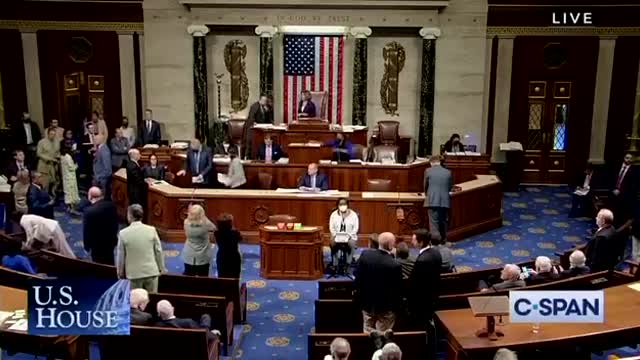 House Passes Bill to Ban Assault Weapons