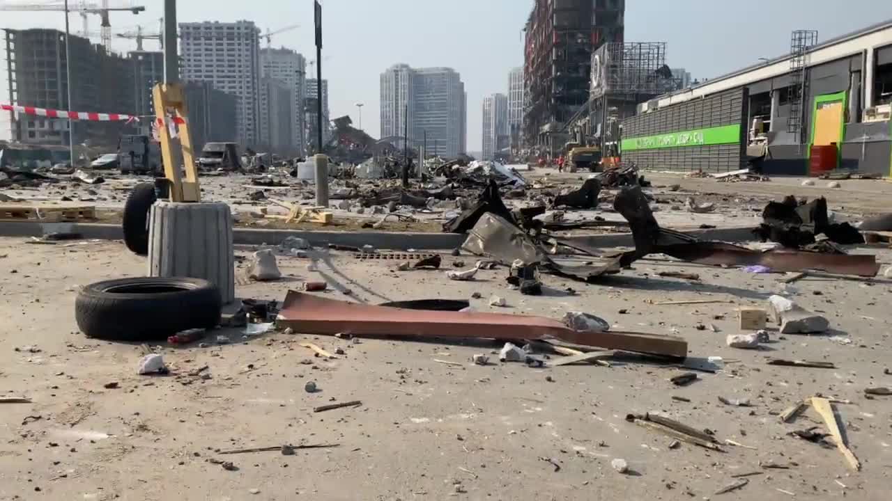 Kiev mall hit by Russian bombing