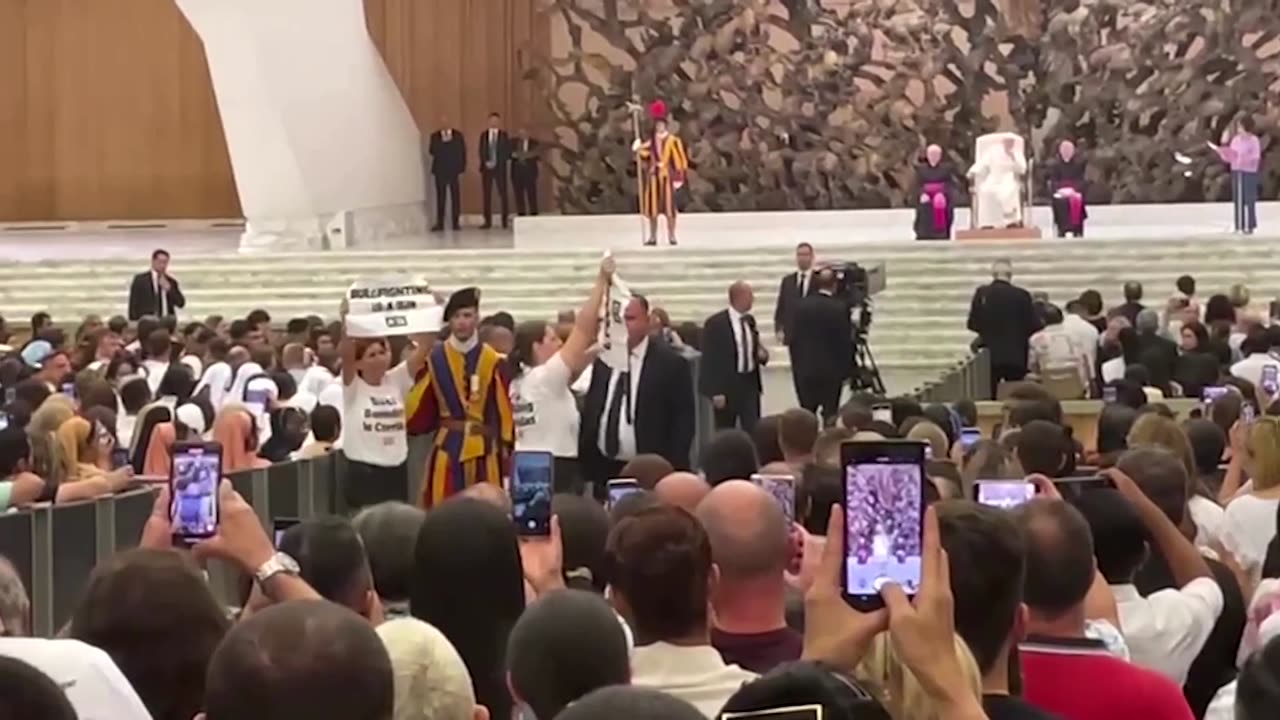 Animal rights activists interrupt Pope's weekly audience