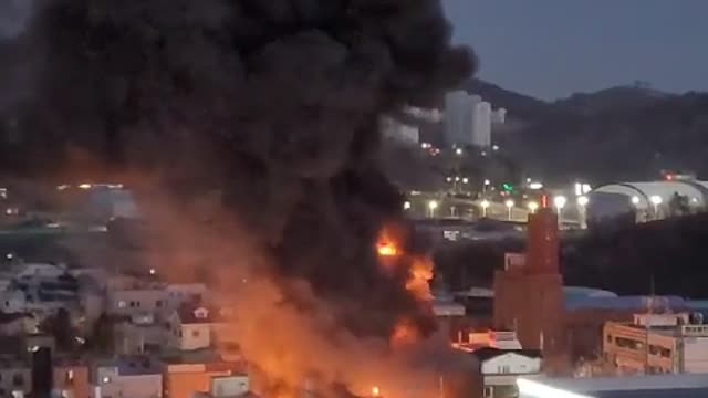 This is a video of a big fire in Suncheon