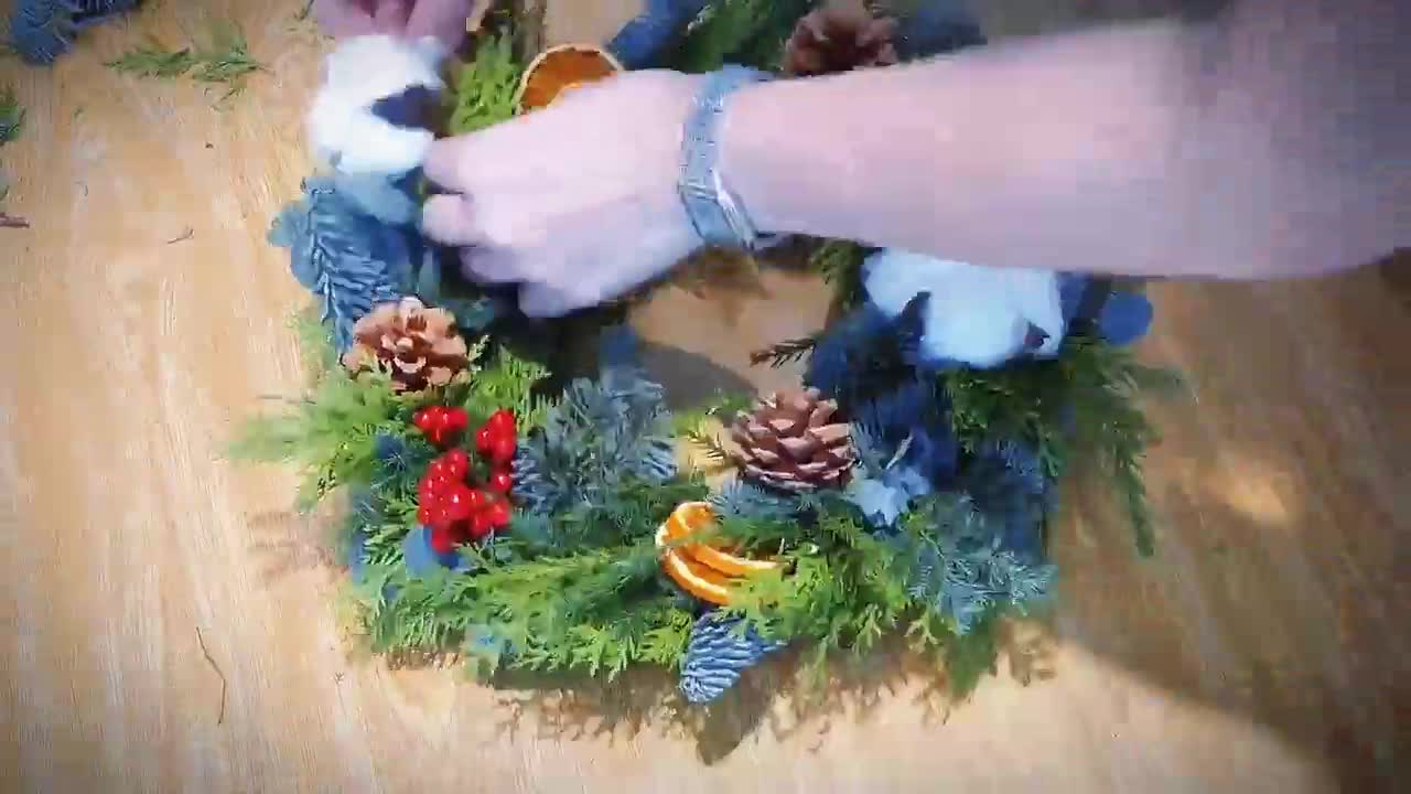 DIY Christmas Door Wreath