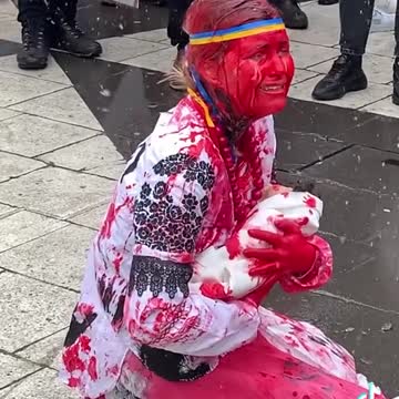 Ukrajinský zrežírovaný cirkus pro západní média