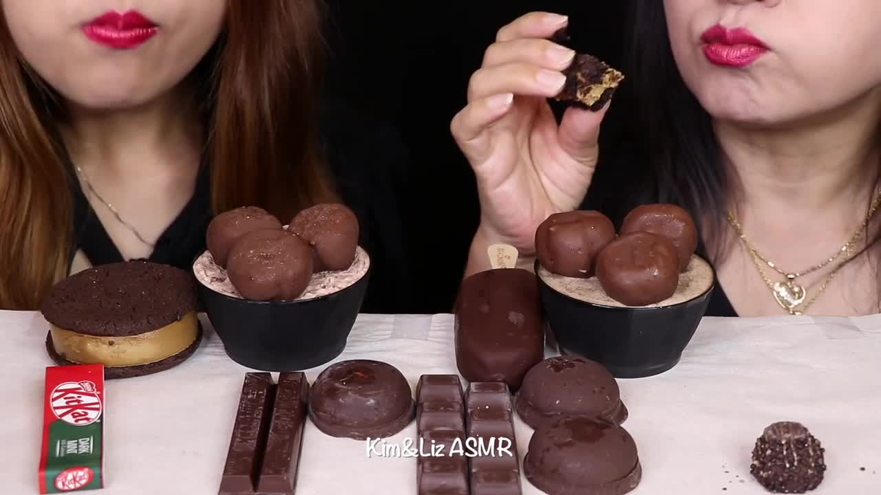 ASMR DARK CHOCOLATE RACE! MAGNUM ICE CREAM BARS, CHOCOLATE CAKE, CREAM PUFFS, MARSHMALLOW, KITKAT 먹방