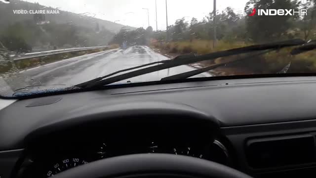 Grčka: Oluja Zorba iz auta