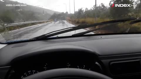 Grčka: Oluja Zorba iz auta