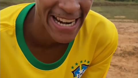 Se eu não chutar no gol ou na trave, pra fora eu não chuto