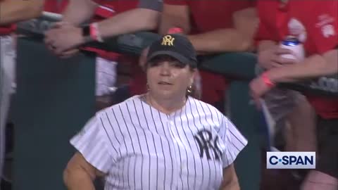 Rep. Linda Sanchez flips the bird at Republicans during the congressional baseball game