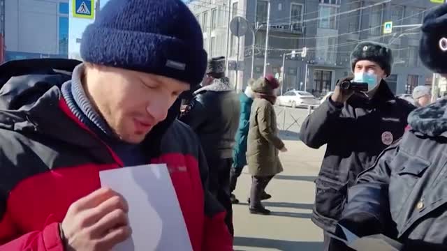 Russian Protester Arrested for Holding Sheet of Paper