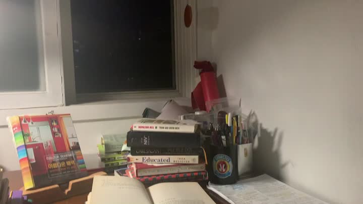 wind blows through the window, my desk