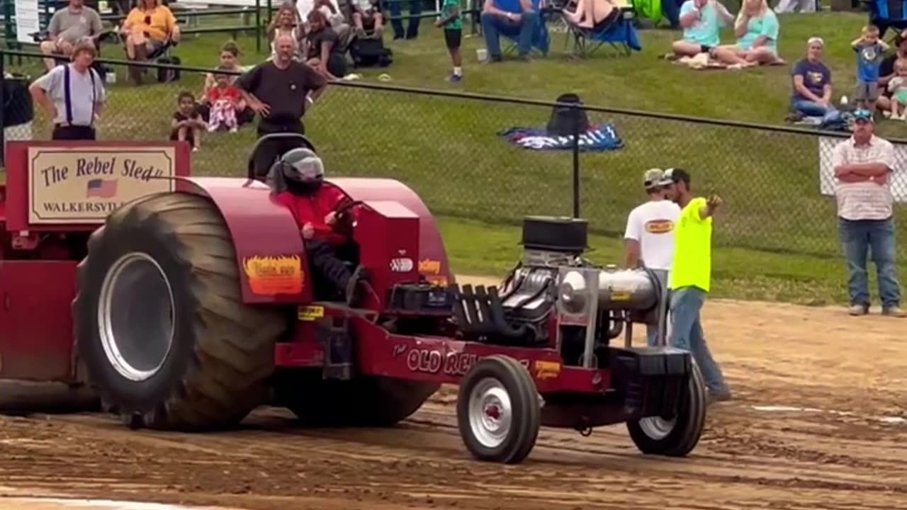 V8M TRACTOR