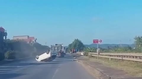 Little car gets into blind spot of a truck