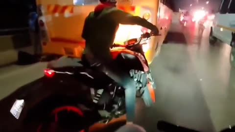 Ktm duke live accident 😱😱 city riding street race gone rong bike crash 🥺🥺