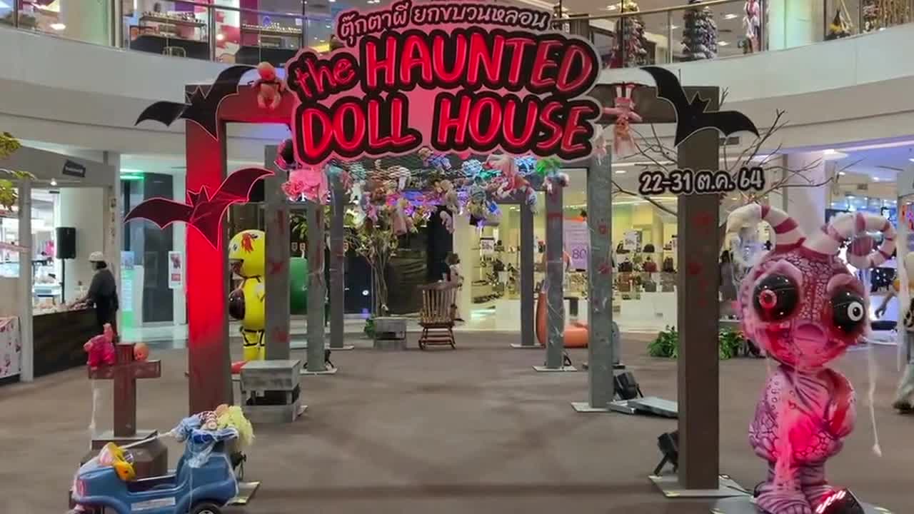 Halloween dollhouse scares shoppers in Bangkok, Thailand