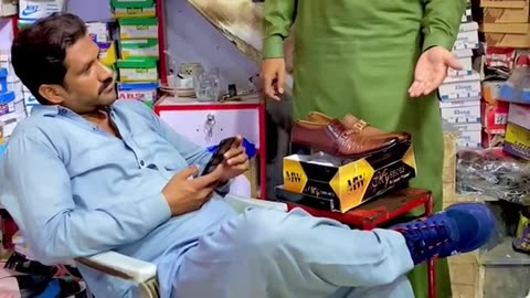 Funny Pakistani Talent In Clothes Shop Keeper