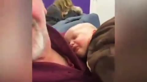 WATCH THIS CUTE BABY KISSES DADDY 😂 VERY COOL