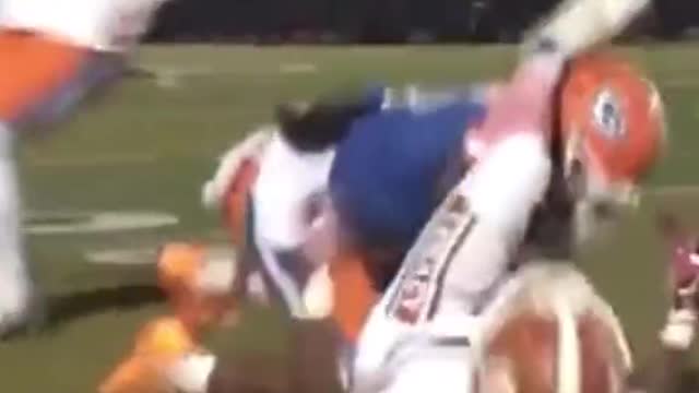 Bro got ROCKED 💪🏈 (Via arh0desIg)
