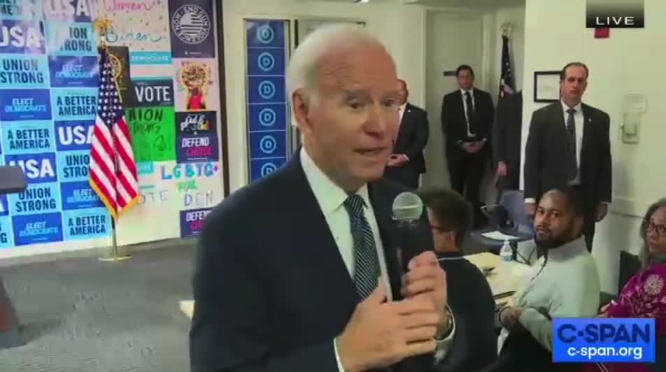 Biden goes of script again, as secret service forced to watch