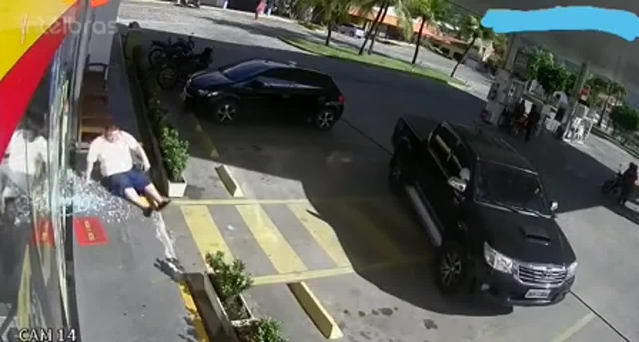 Instant karma for bad parking