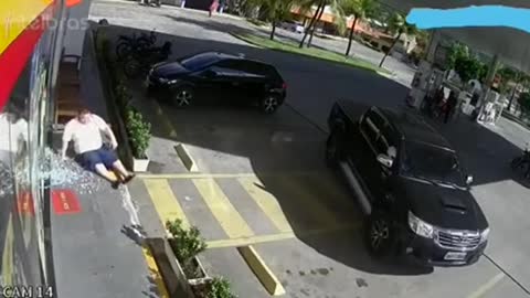 Instant karma for bad parking