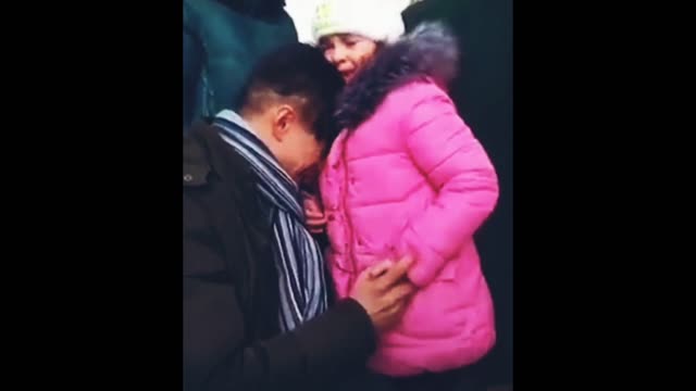 Heartfelt video of Ukrainian father bidding goodbye to his daughter