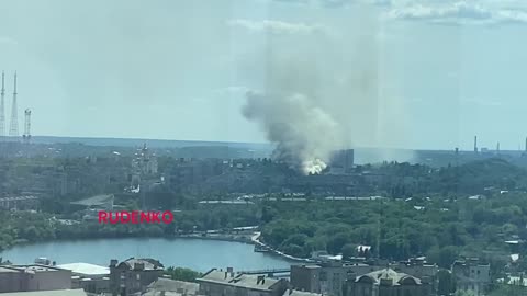 Ostřelování Doněcka ukrajinskými nacisty po celém obvodu města