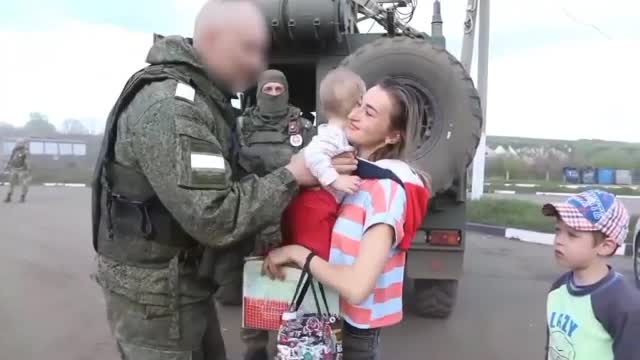 Russian Armed Forces assisted a family with 2 small children