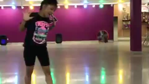 Best dance ever. This girl can dance like Micheal Jackson