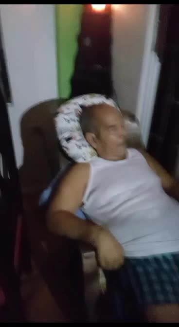 Habitantes de los barrios La Esperanza sin luz