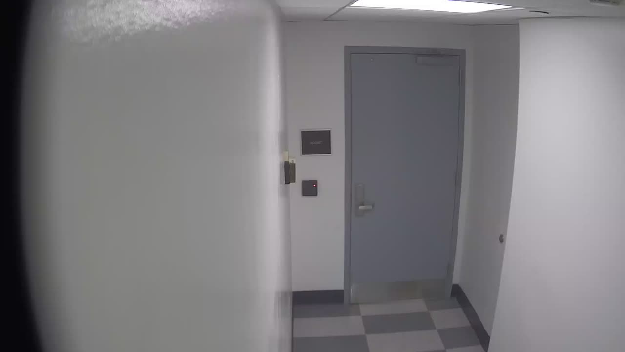 6141RHOBG1G101DStairwayLobbyEntry_2021-01-06_09h00min02s817ms.mp4