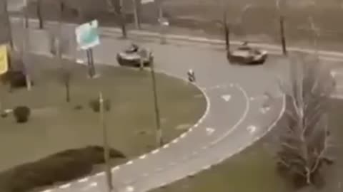 Russian vehicles are reportedly entering Kherson