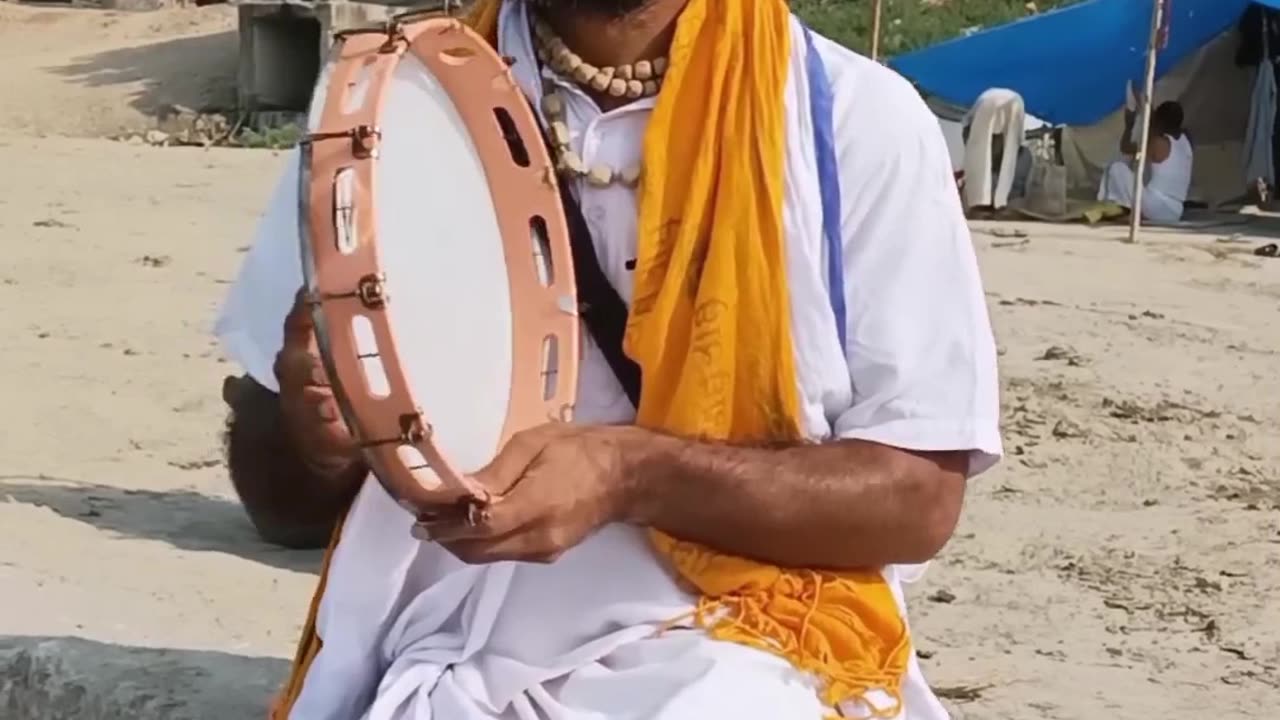 Vrindavan sukh rashi hai Jamuna ki kal dhara