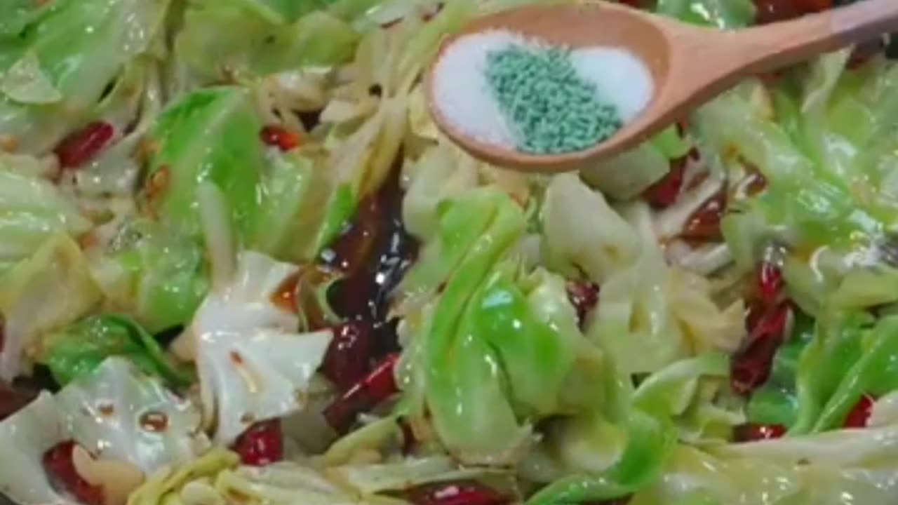 "Crunchy Cabbage Delight: A Flavorful Stir-Fry Recipe"