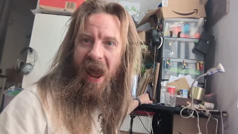 2022-11-12 (1) - la petite dort encore - Twitch Decheterie