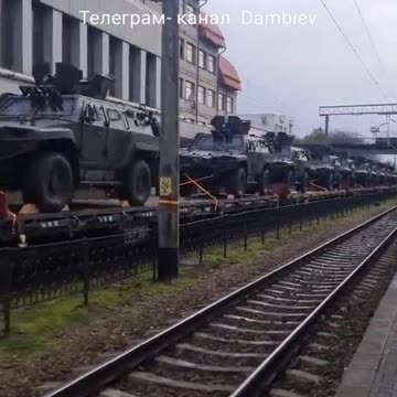 Turecká vojenská vozidla Otokar Cobra II putují z Rumunska na ukrajinskou frontu