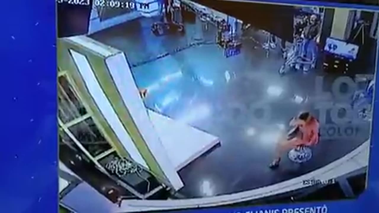 ΚΟΛΟΜΒΙΑΝΗ ΠΑΡΟΥΣΙΑΣΤΡΙΑ ΚΑΤΑΡΡΕΕΙ