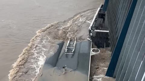 Pontoon's Collide at Goodwill Bridge During Storm