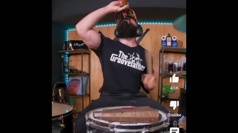 So, this is how drummers open their Beers Awesome El Estepario Siberiano