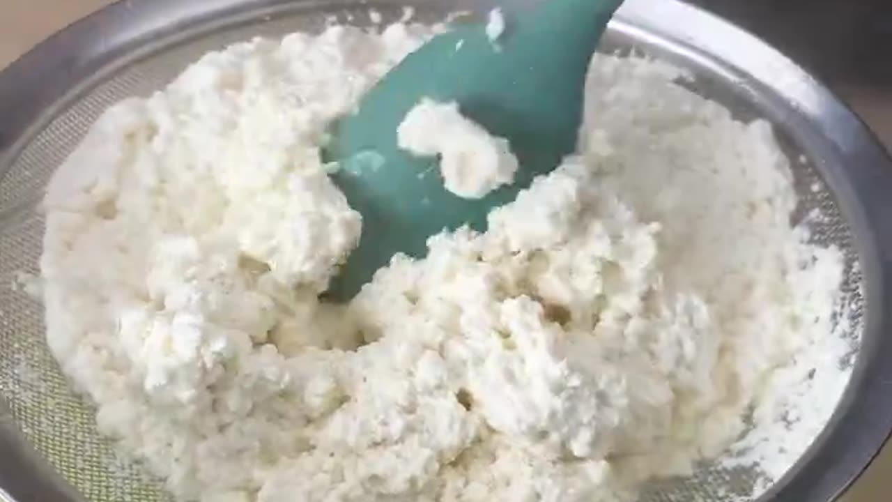 Mix Boiled Milk with Vinegar - Secret to Making Cheese at Home
