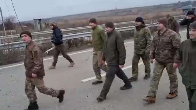 In a new exchange of prisoners 9 soldiers and 3 civilians return to Ukraine