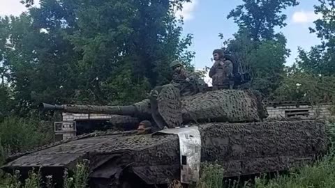 Ukrainian Tank Crew Gearing Up