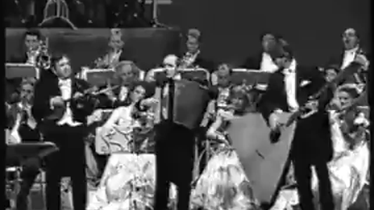 André Rieu: “Song-Plan”, song of the Soviet partisans.