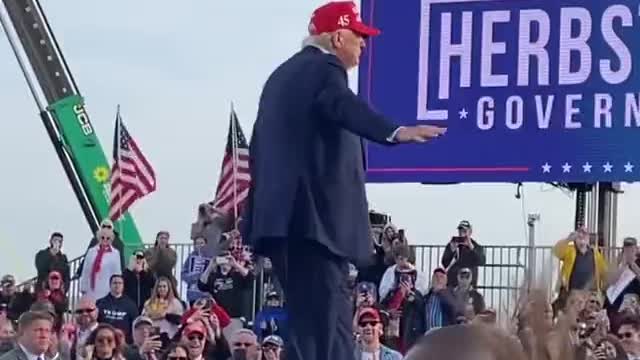 MUST WATCH: New Trump Rally Dance Just Dropped