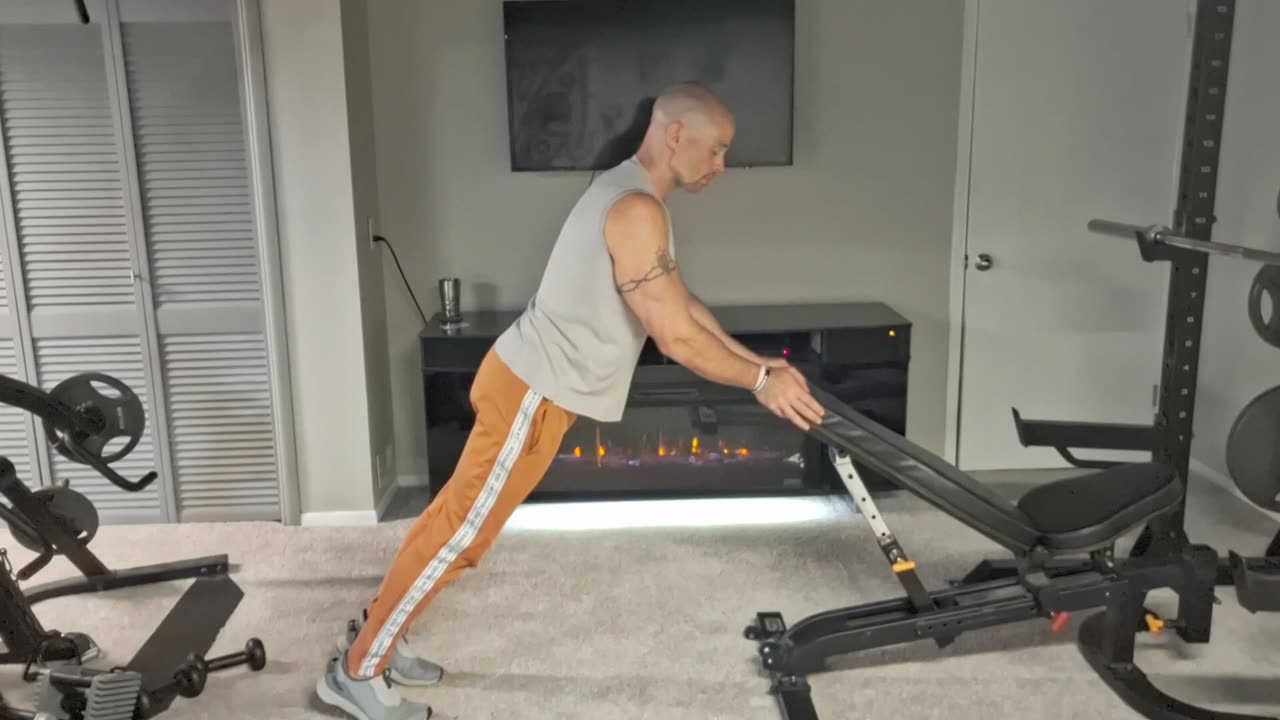 Incline bench tricep push-up