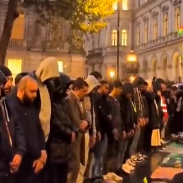 La mezquita en la calle .