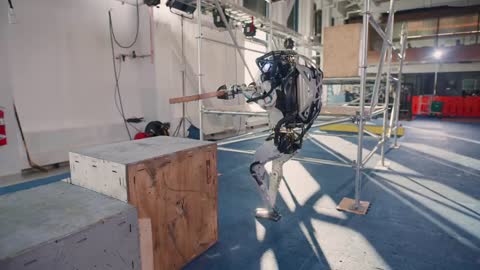 Boston Dynamics’ Atlas can now throw tools to workers